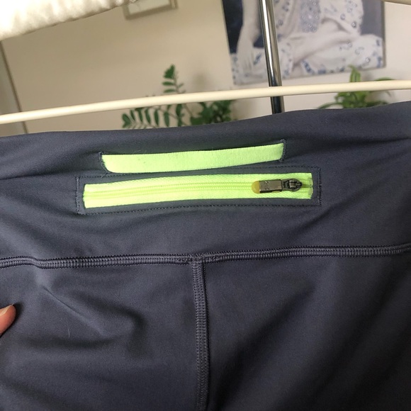 Under Armour S Compression Heat Gear Leggings - Picture 6 of 10